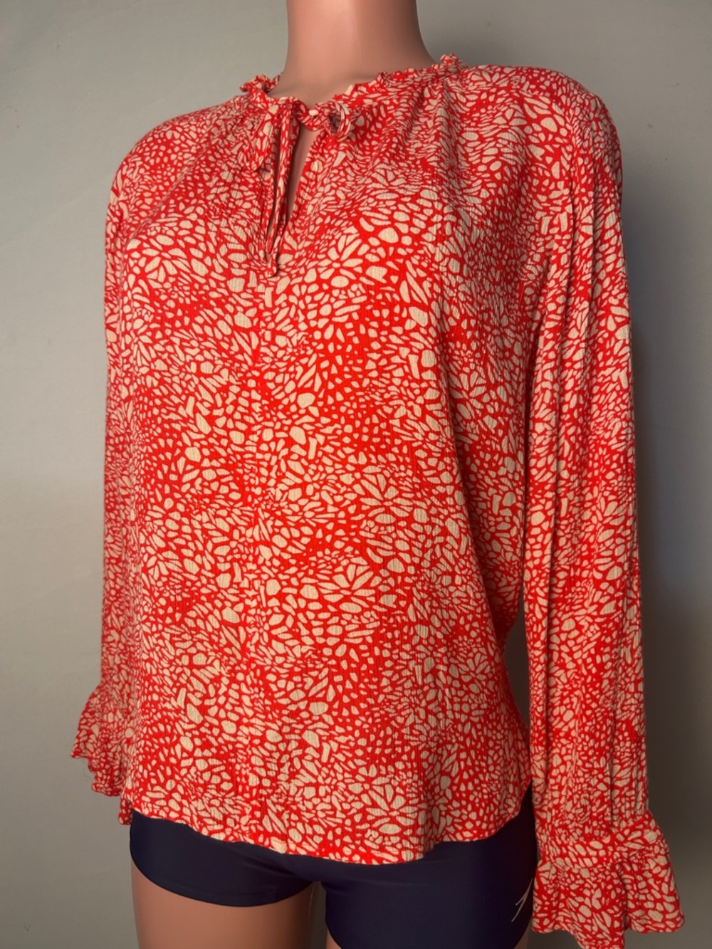 LOFT Petite Top Women’s Small Petite Red Beige Abstract Long  Sleeve Neck Tie
